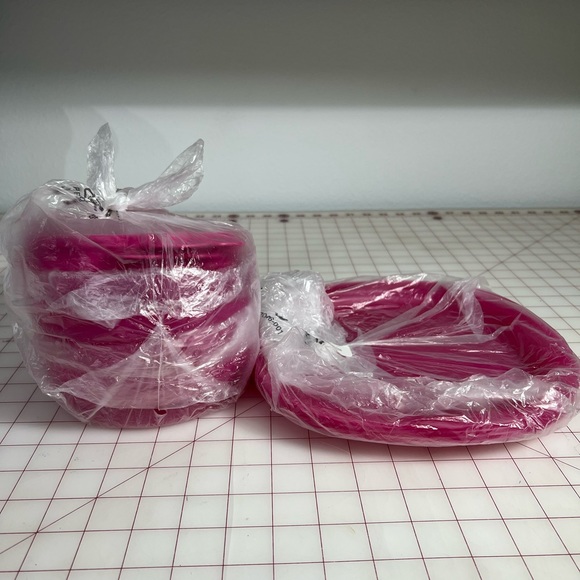 Tupperware Cereal Bowls and Snack Plates - Picture 2 of 4